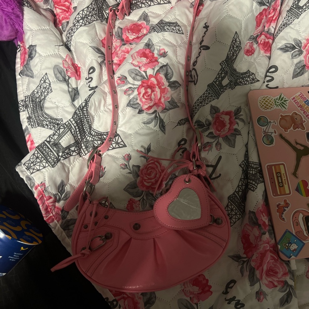Pink Heart Shoulder Bag Balenciaga le cagole shoulder bag